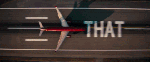Avi&atilde;o passando como s&iacute;mbolo de novas possibilidades